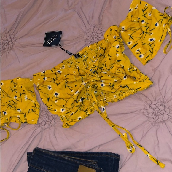 Zaful Tops - YELLOW CROP TOP